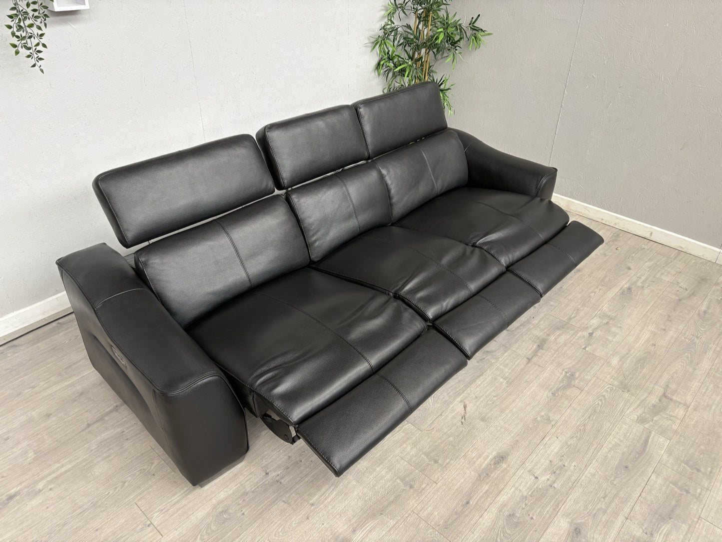 Furniture Village XAVIER Leather 4 Seater Sofa with Power Recliners - RRP £2,895