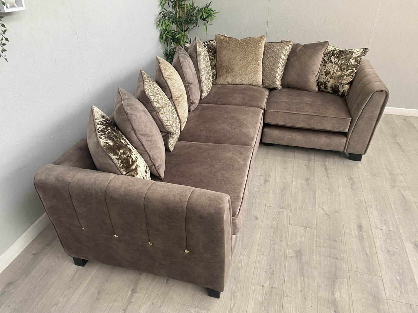 Furniture Village ARIANA Small Fabric RHF Pillow Back Corner Sofa - RRP £3,695