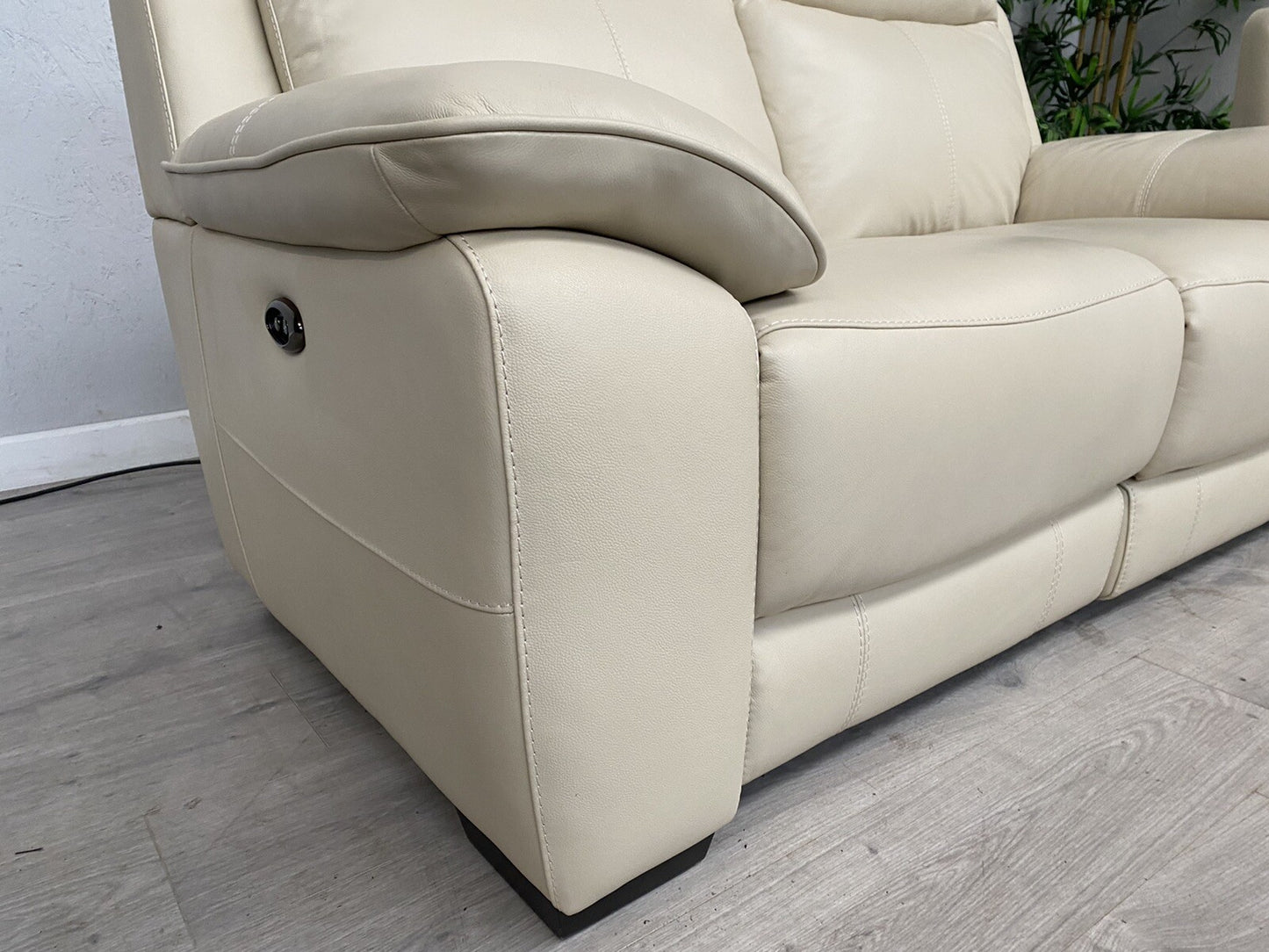 F. Village STARLIGHT EXPRESS Leather 2 Seater Power Recliner Sofa + Armchair