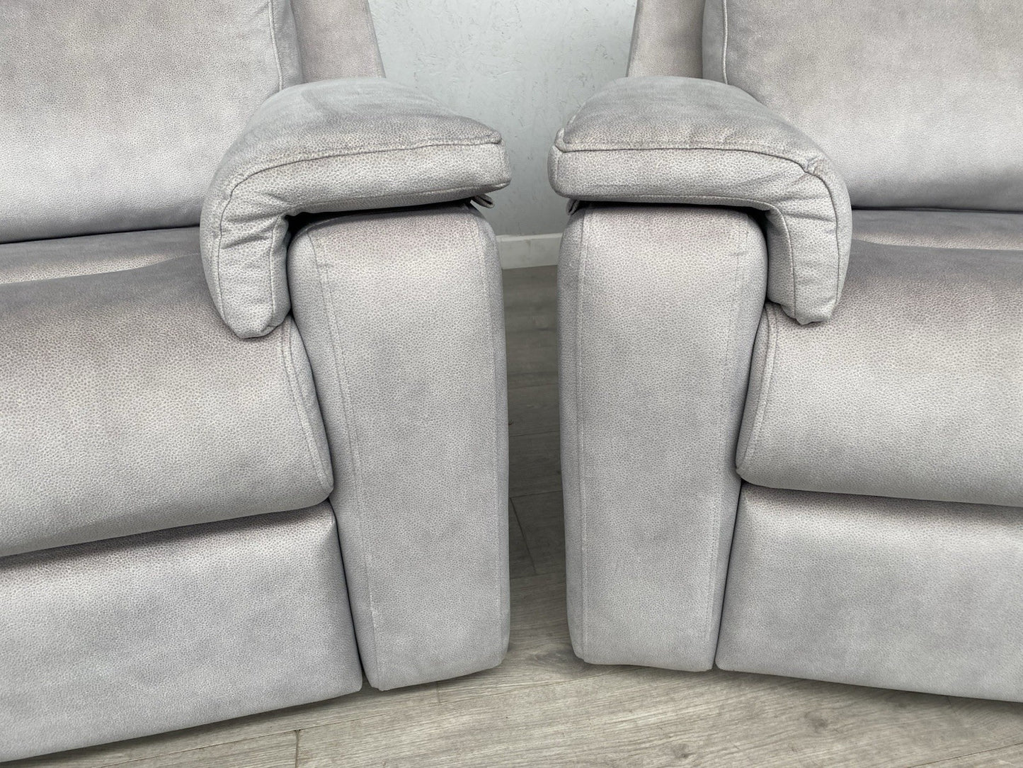 F. Village. G Plan - THORNBURY 2 x 2 Seater Power Recliner Sofa Set - RRP £7,990
