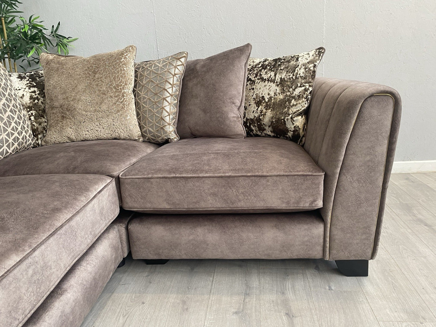 Furniture Village ARIANA Small Fabric RHF Pillow Back Corner Sofa - RRP £3,695