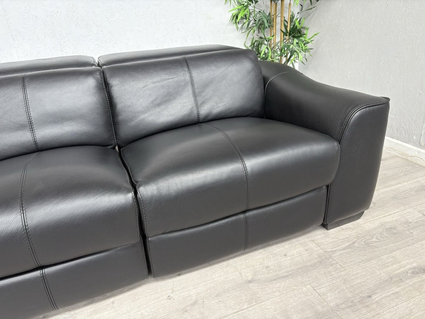 Furniture Village XAVIER Leather 4 Seater Sofa with Power Recliners - RRP £2,895