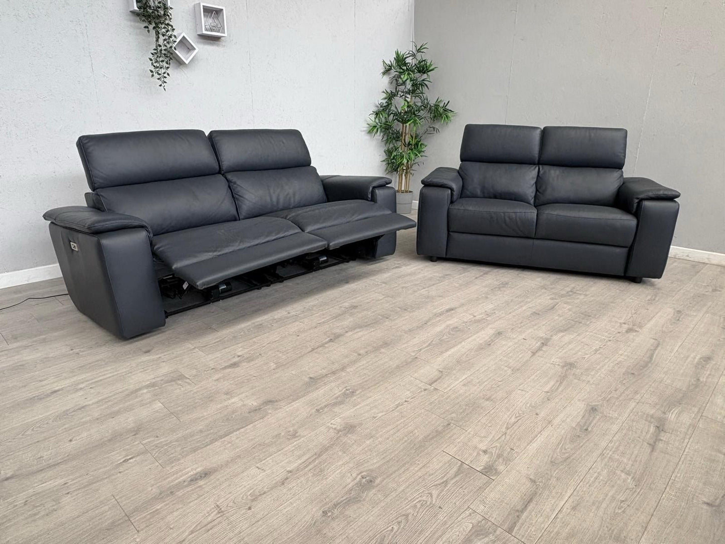 F. Village Nicoletti DAVIDE Leather 3 + 2 Seater Sofas, Power Recliner RRP £5240