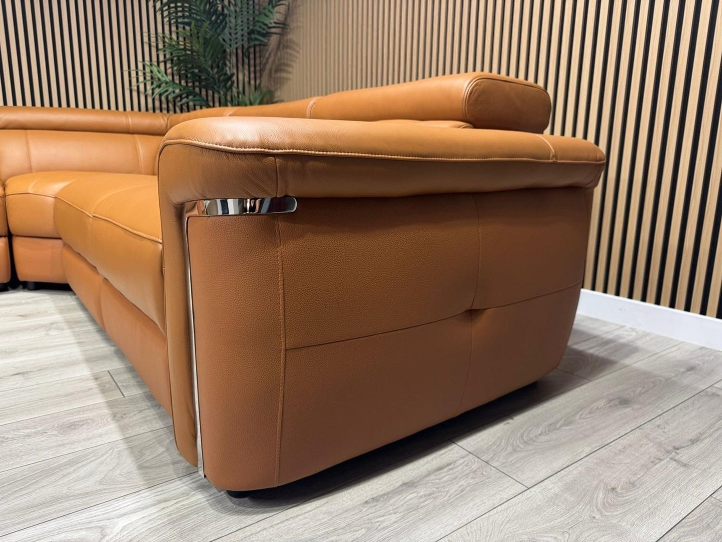 VENICE Leather 2 Corner 2 Power Recliner Sofa + Console - RRP £5,599