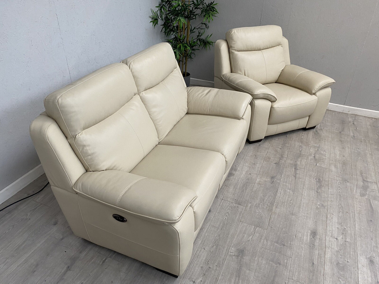 F. Village STARLIGHT EXPRESS Leather 2 Seater Power Recliner Sofa + Armchair