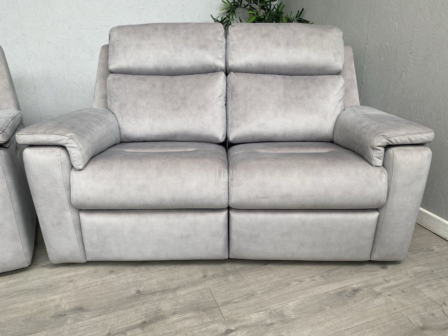 F. Village. G Plan - THORNBURY 2 x 2 Seater Power Recliner Sofa Set - RRP £7,990