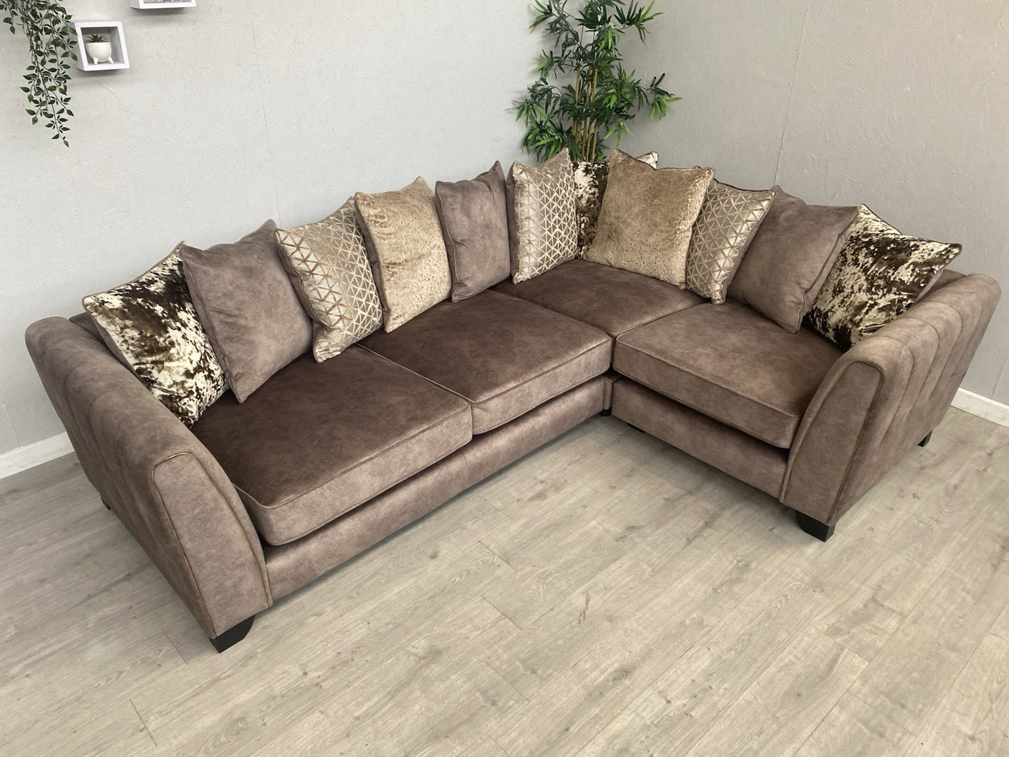 Furniture Village ARIANA Small Fabric RHF Pillow Back Corner Sofa - RRP £3,695