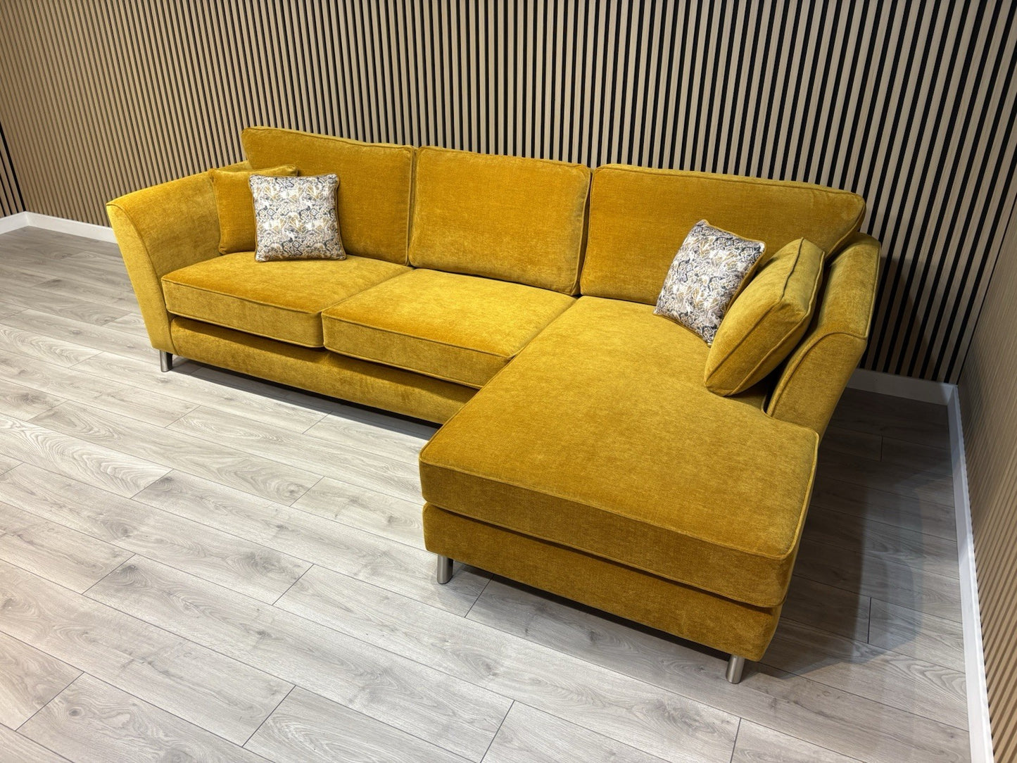 Furniture Village SASHA Fabric Large RHF Chaise Corner Sofa - RRP £3,295