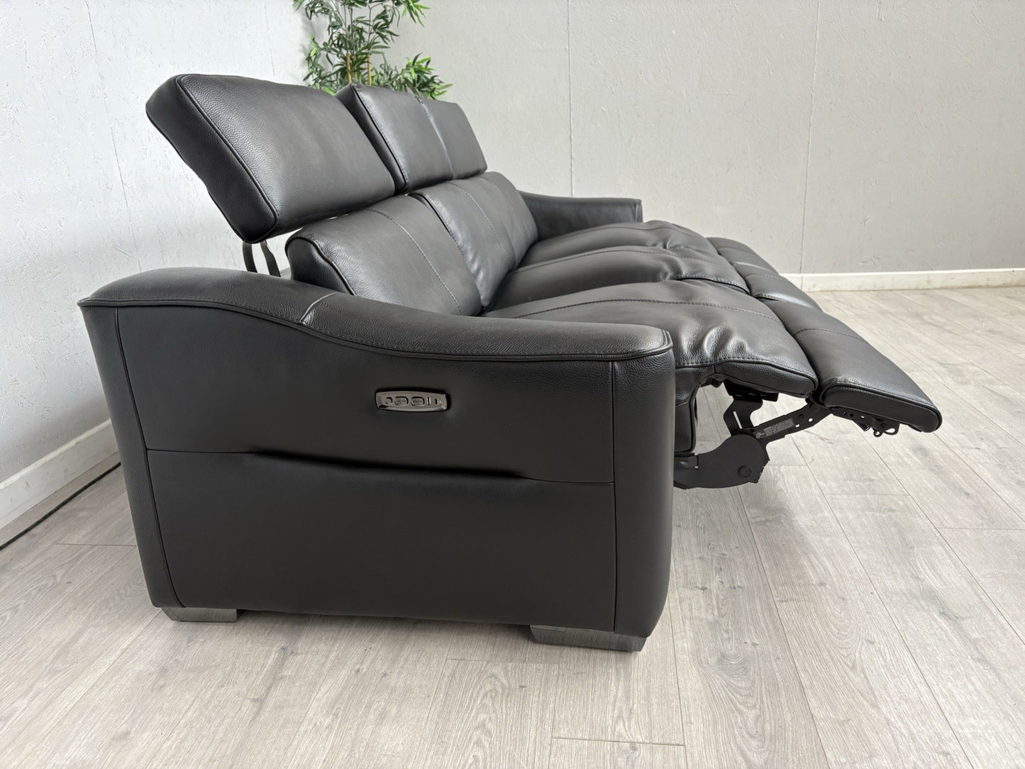 Furniture Village XAVIER Leather 4 Seater Sofa with Power Recliners - RRP £2,895