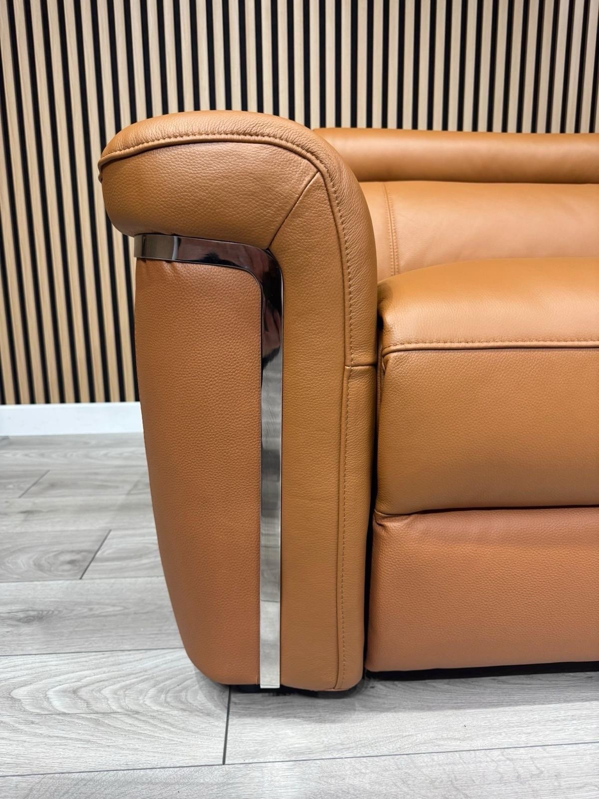 VENICE Leather 2 Corner 2 Power Recliner Sofa + Console - RRP £5,599