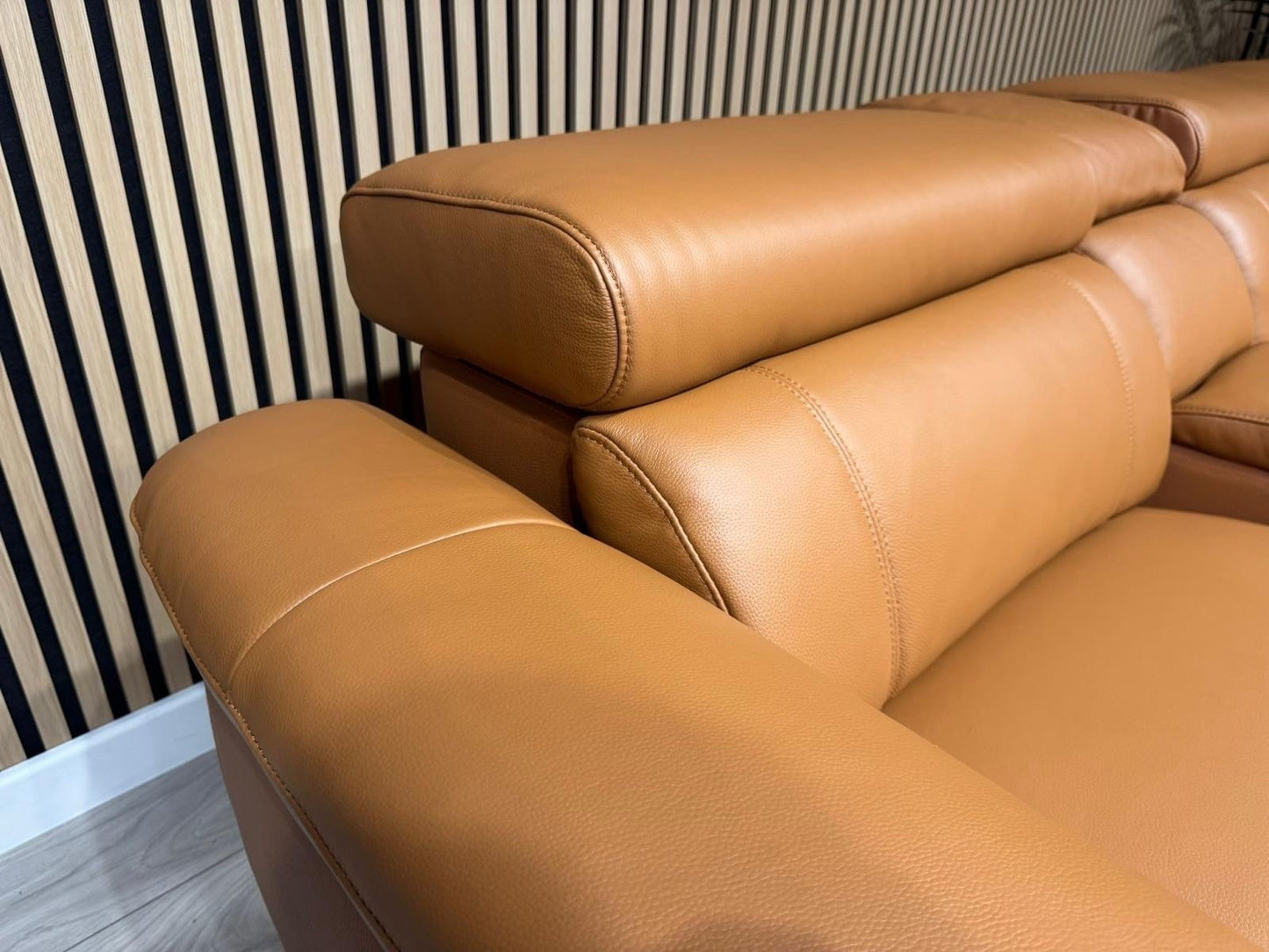VENICE Leather 2 Corner 2 Power Recliner Sofa + Console - RRP £5,599