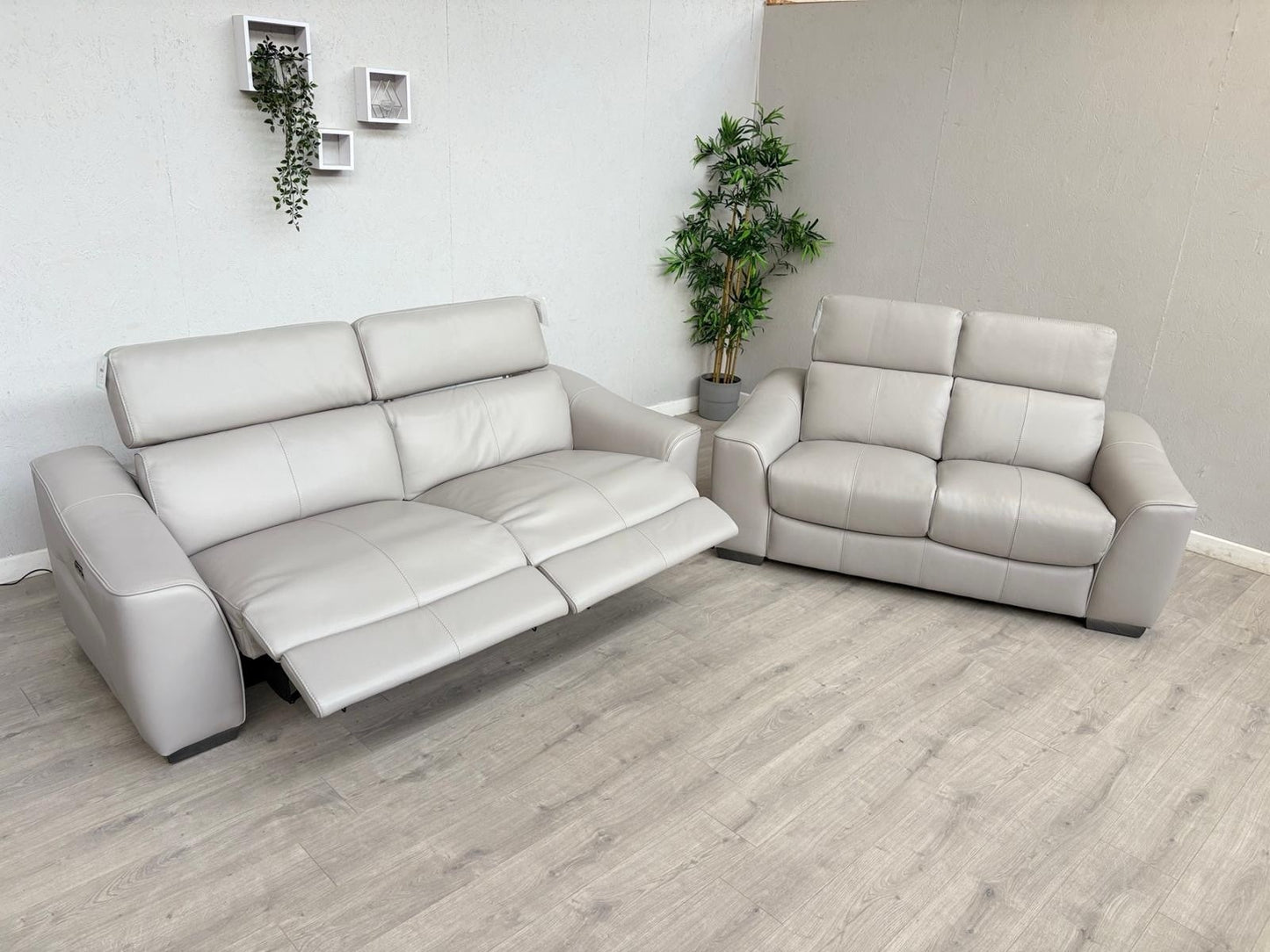 Furniture Village XAVIER Leather 3 + 2 Seater Sofa Set, Power Recliner RRP £4390