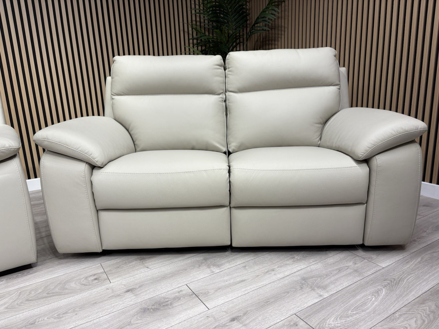 F. Village Nicoletti PEPINO Leather 2 Seater Power Recliner Sofa - RRP £2,495