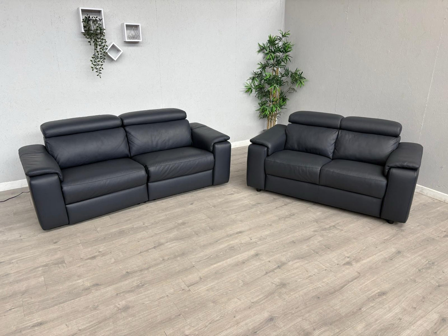 F. Village Nicoletti DAVIDE Leather 3 + 2 Seater Sofas, Power Recliner RRP £5240