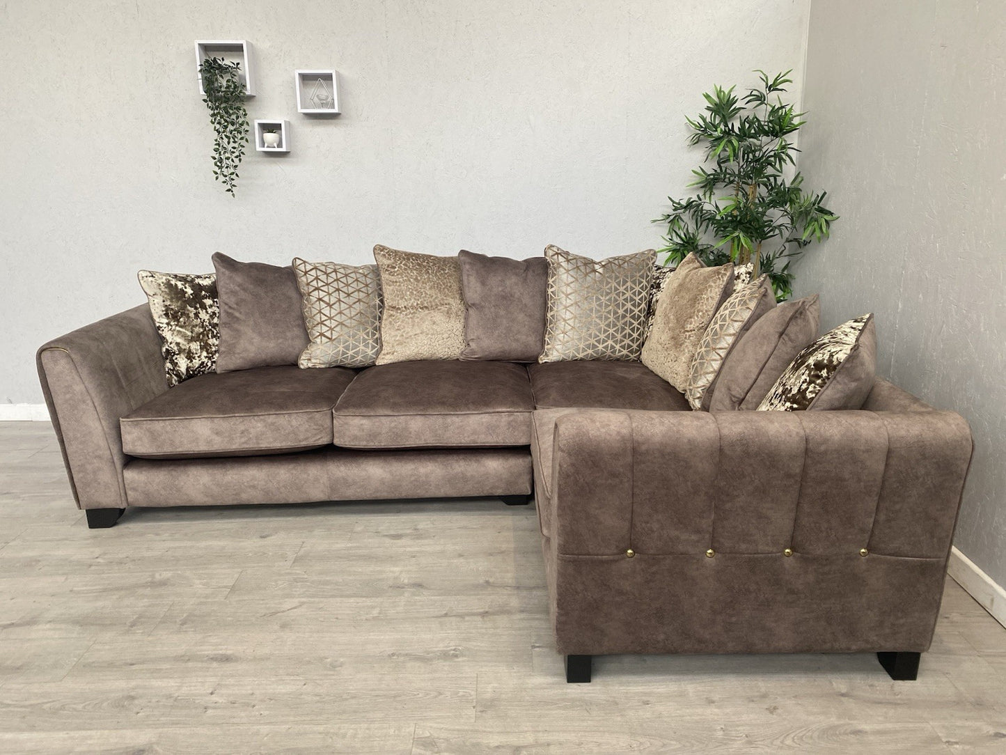 Furniture Village ARIANA Small Fabric RHF Pillow Back Corner Sofa - RRP £3,695