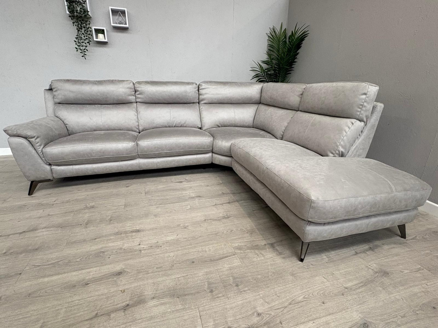 Furniture Village CONTEMPO Fabric RHF Open End Chaise Corner Sofa - RRP £2,295