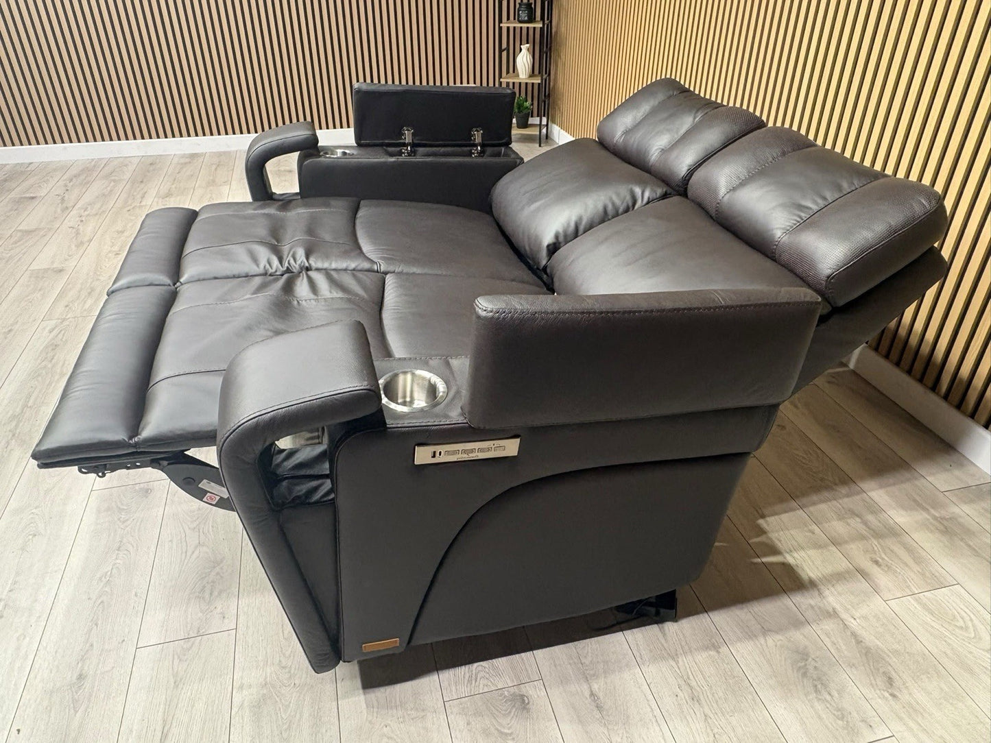 SCS Adstock Leather 2 Seater Power Recliner Sofa RRP £2699 (Read Description)