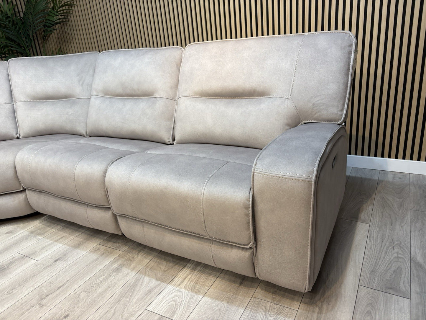 DFS - EXCALIBUR Fabric Large 2 Corner 2 Power Recliner Console Sofa - RRP £3,999