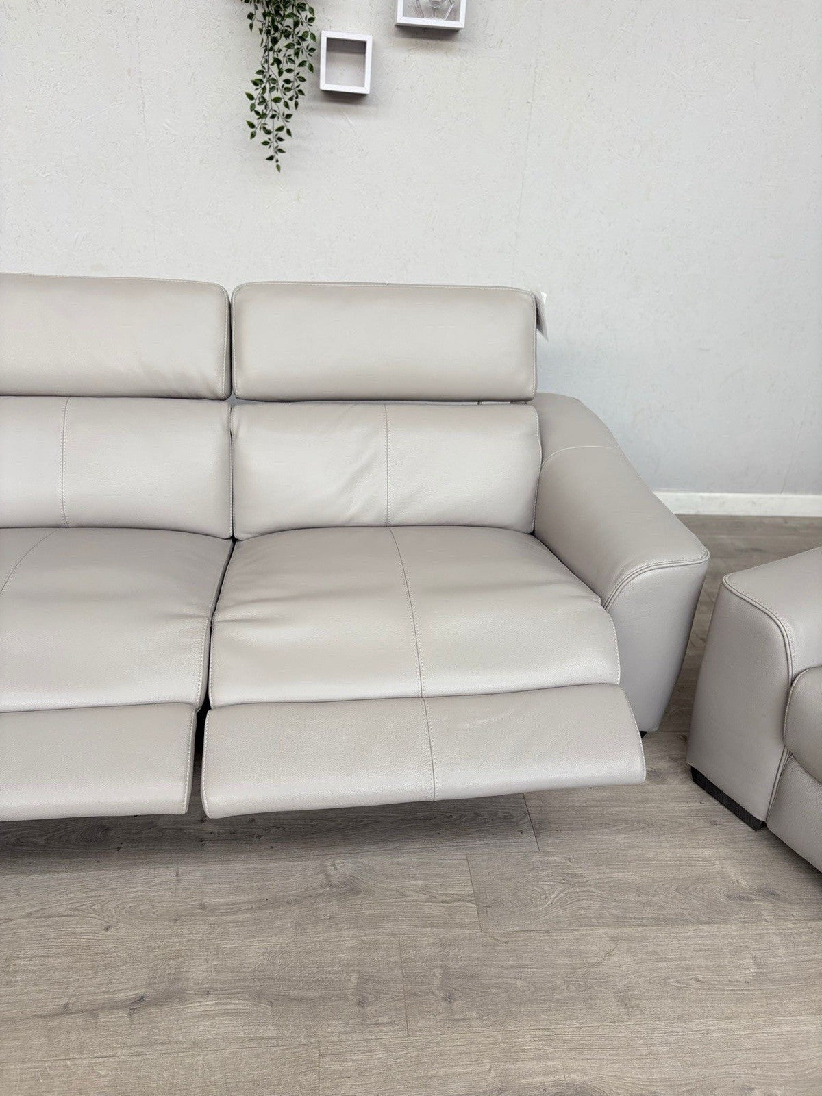 Furniture Village XAVIER Leather 3 + 2 Seater Sofa Set, Power Recliner RRP £4390