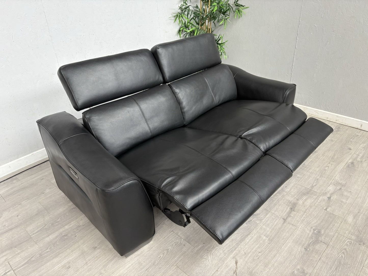Furniture Village XAVIER Leather 4 Seater Sofa with Power Recliners - RRP £2,895