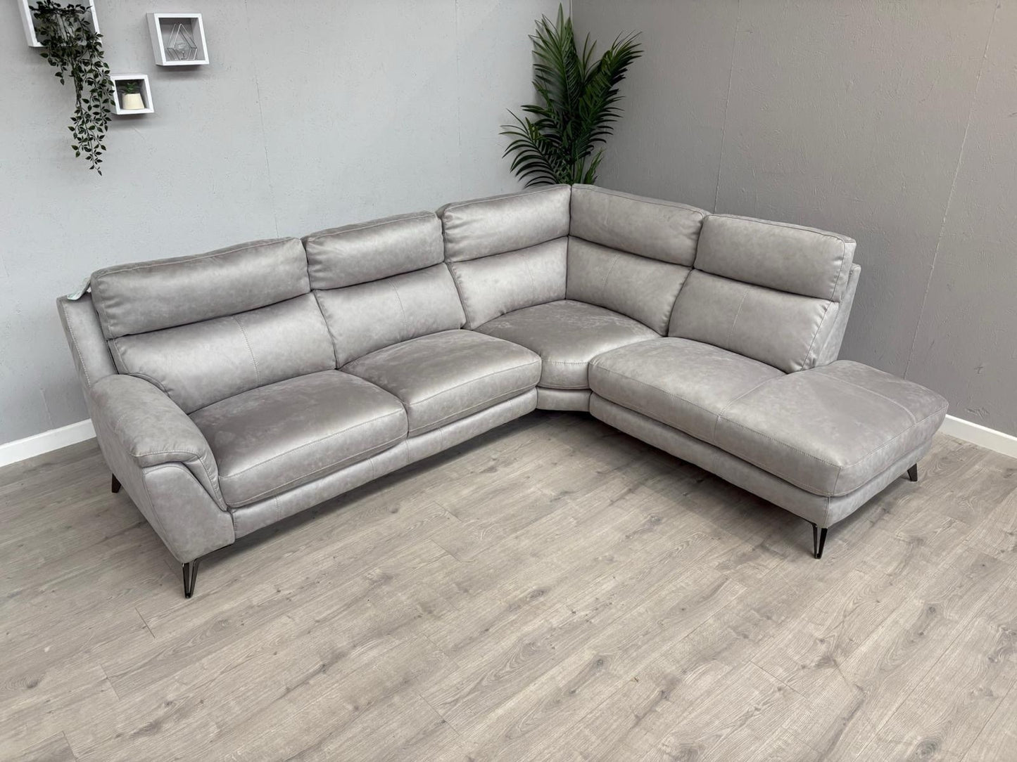 Furniture Village CONTEMPO Fabric RHF Open End Chaise Corner Sofa - RRP £2,295