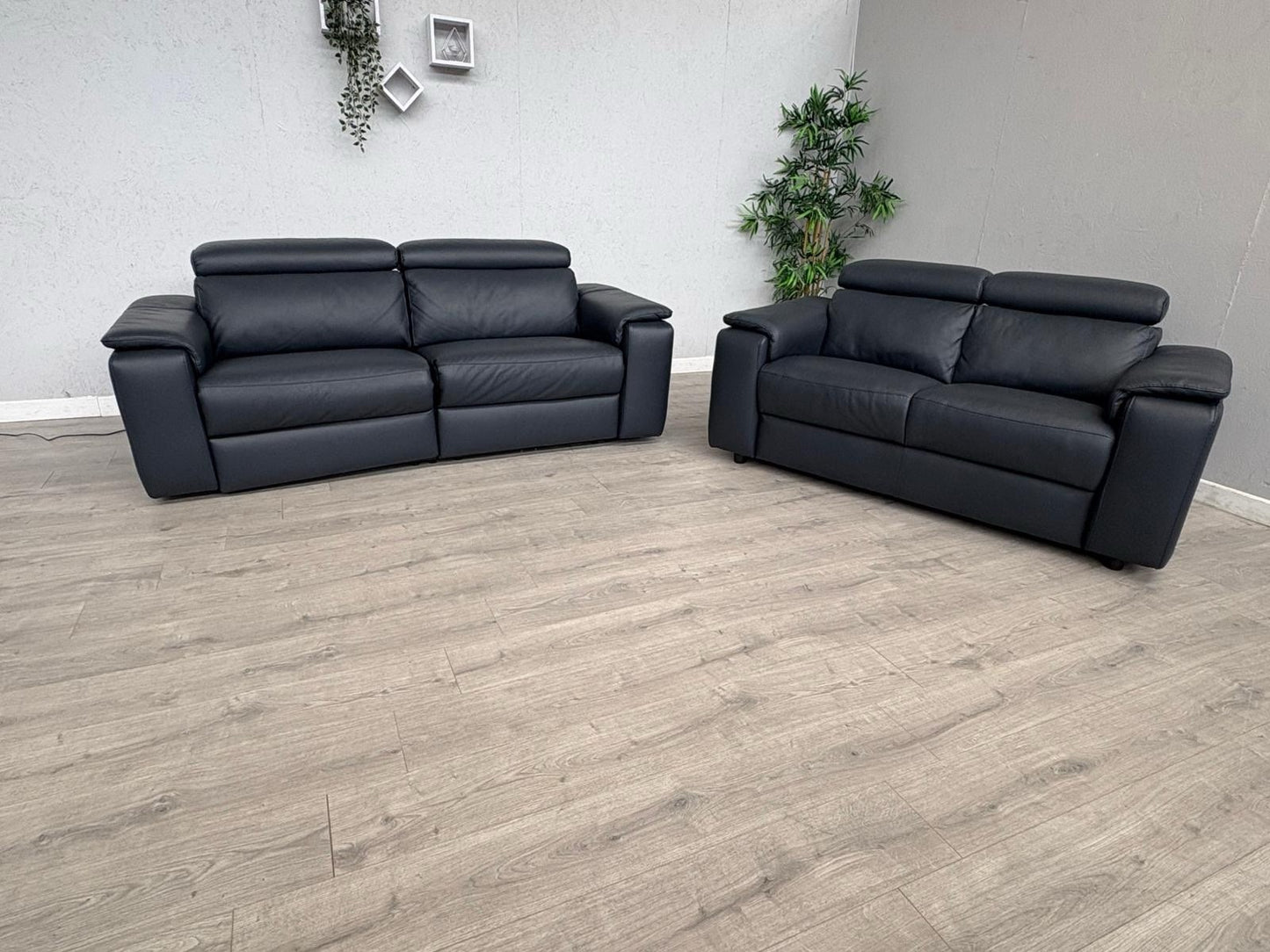 F. Village Nicoletti DAVIDE Leather 3 + 2 Seater Sofas, Power Recliner RRP £5240