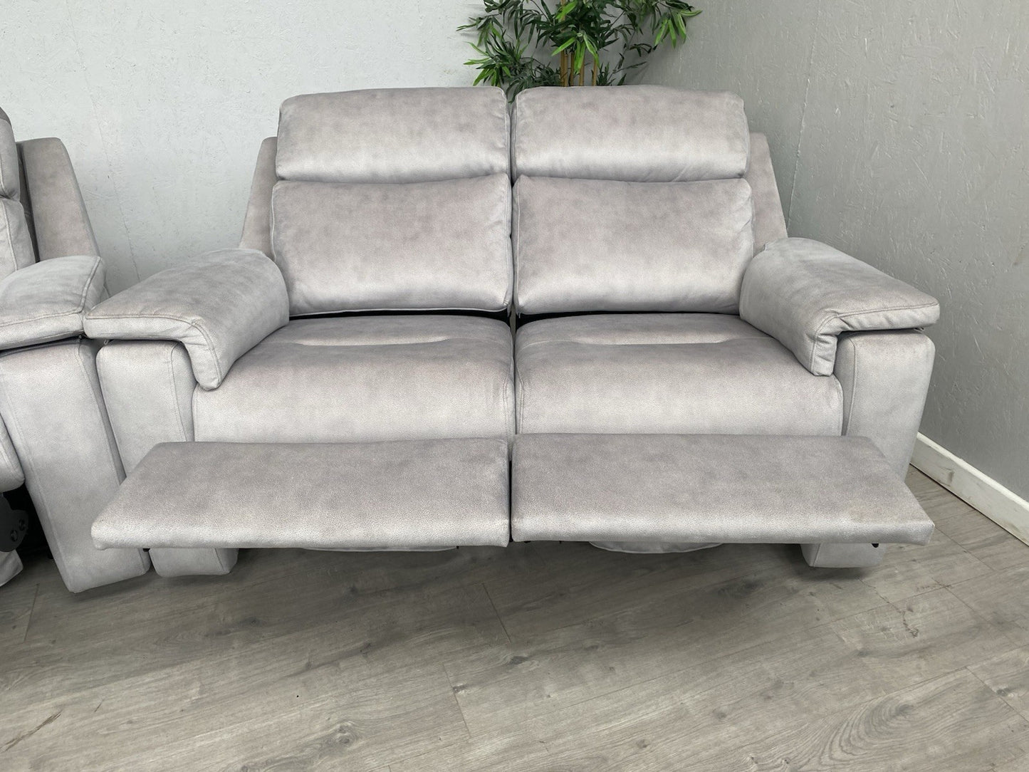 F. Village. G Plan - THORNBURY 2 x 2 Seater Power Recliner Sofa Set - RRP £7,990