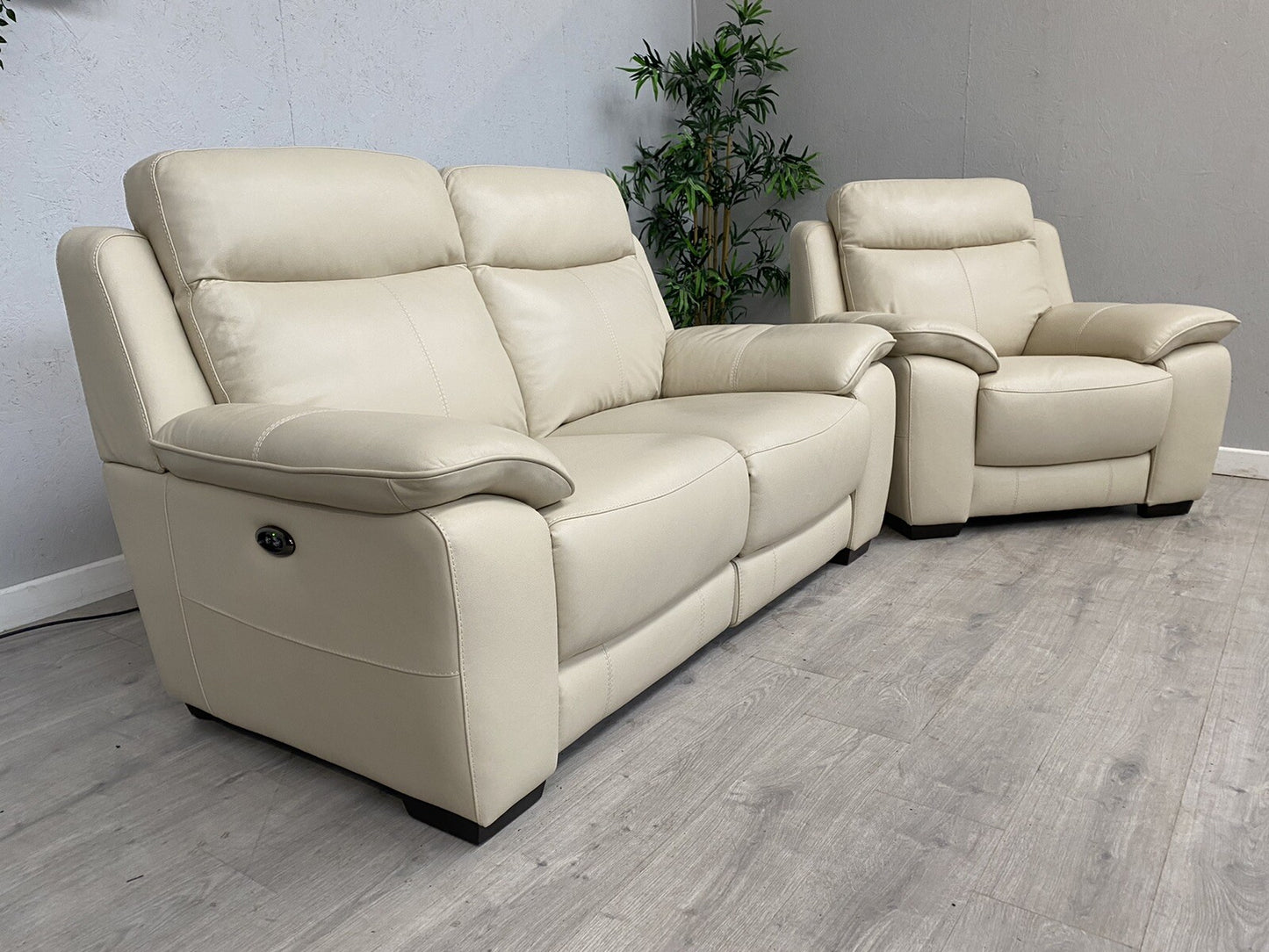 F. Village STARLIGHT EXPRESS Leather 2 Seater Power Recliner Sofa + Armchair