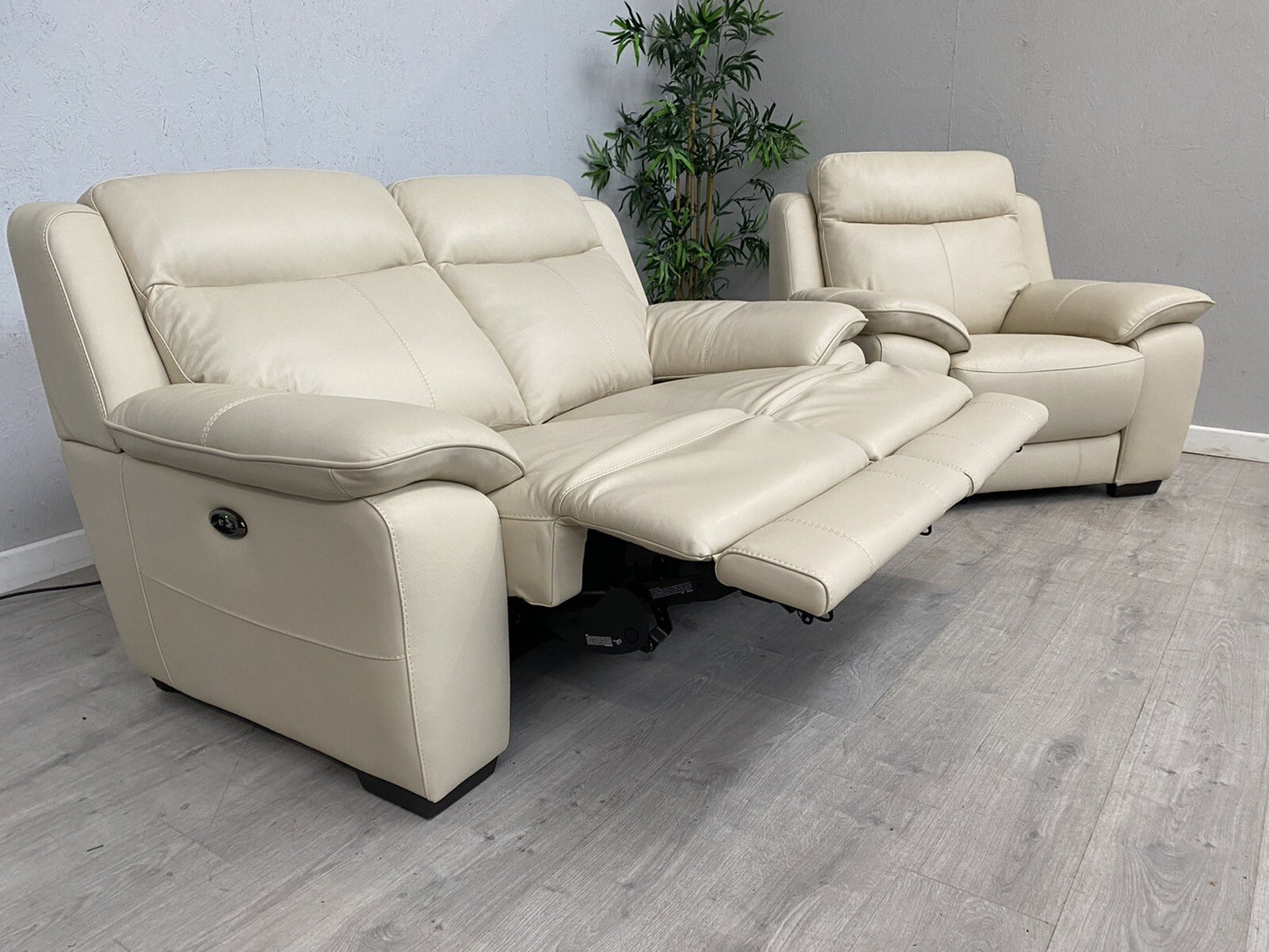 F. Village STARLIGHT EXPRESS Leather 2 Seater Power Recliner Sofa + Armchair