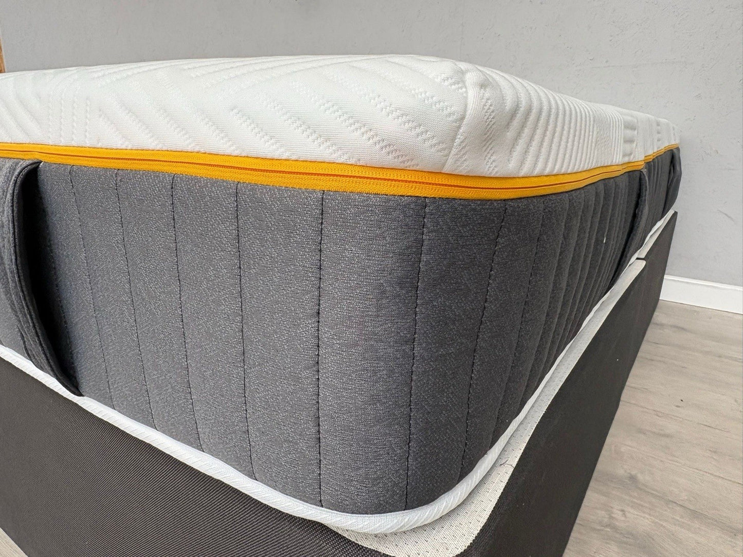 EMMA - Hybrid Airgrid 5ft Kingsize Mattress, Medium - RRP £1,299