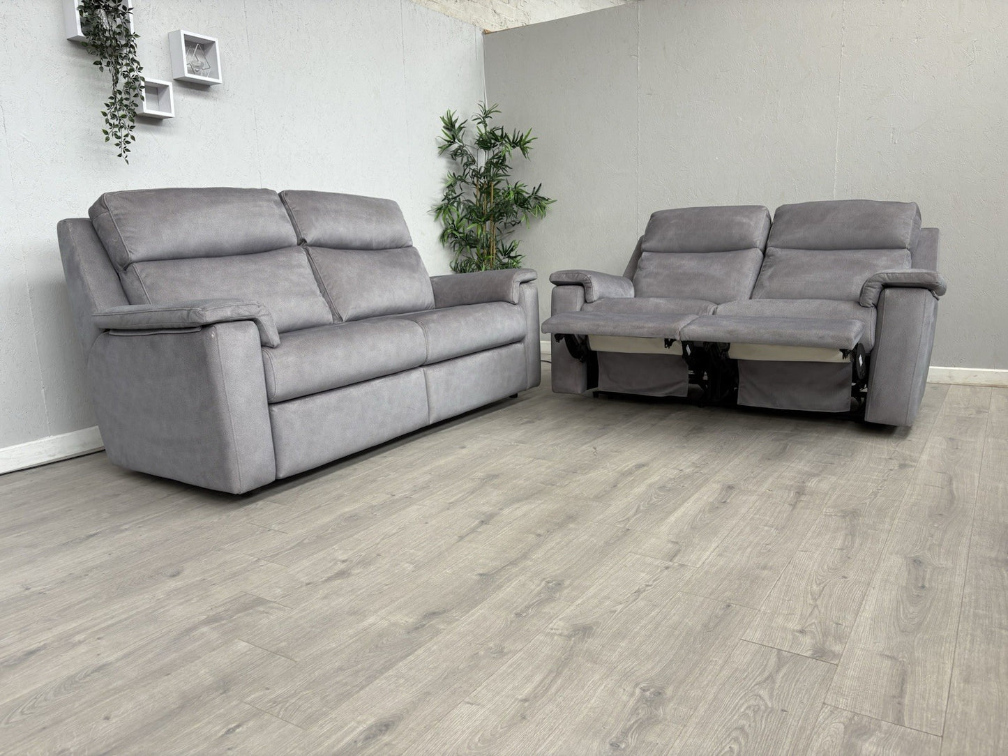 F. Village. G Plan - THORNBURY 3 + 2 Seater Power Recliner Sofa Set - RRP £5,890