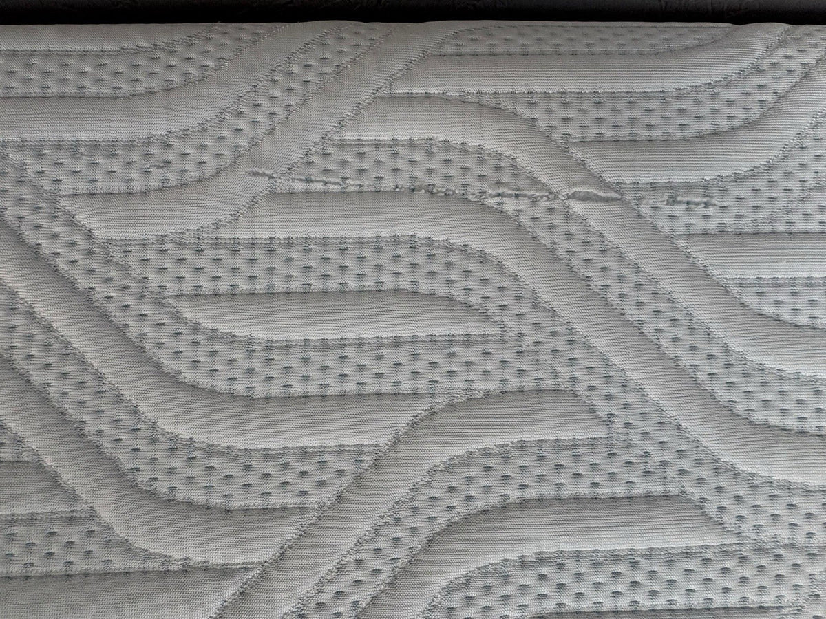 Tempur PRO PLUS 4ft 6 Double Mattress, Medium ( SEE PICTURES ) - RRP £2,299