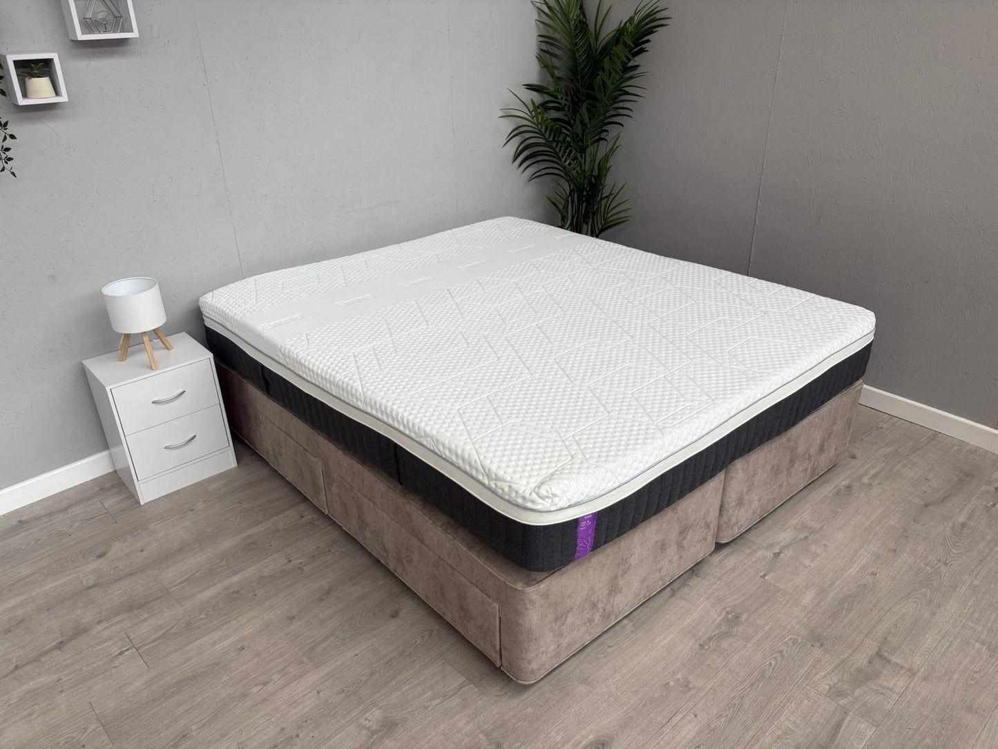 EMMA - Helix Hybrid Deluxe 6ft Superking Mattress - RRP £1,849