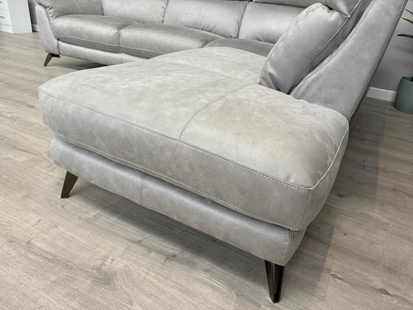 Furniture Village CONTEMPO Fabric RHF Open End Chaise Corner Sofa - RRP £2,295