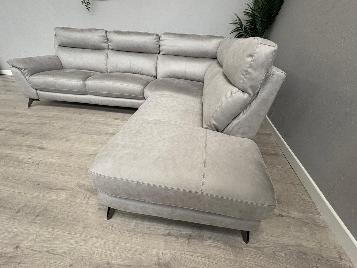 Furniture Village CONTEMPO Fabric RHF Open End Chaise Corner Sofa - RRP £2,295