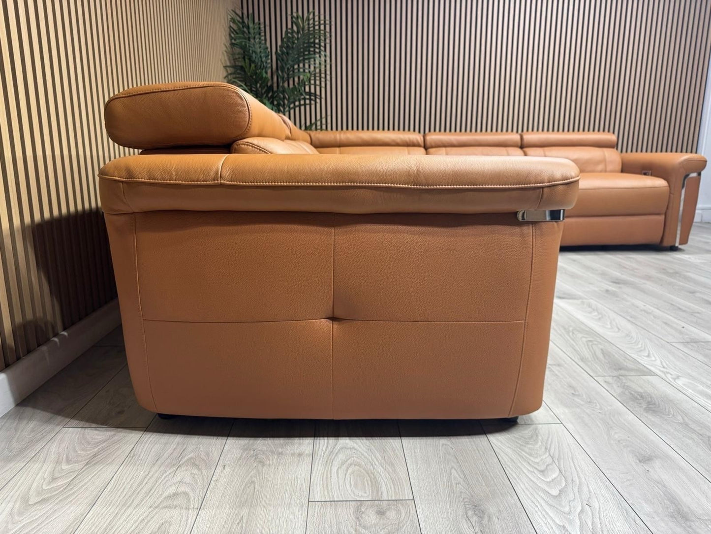 VENICE Leather 2 Corner 2 Power Recliner Sofa + Console - RRP £5,599
