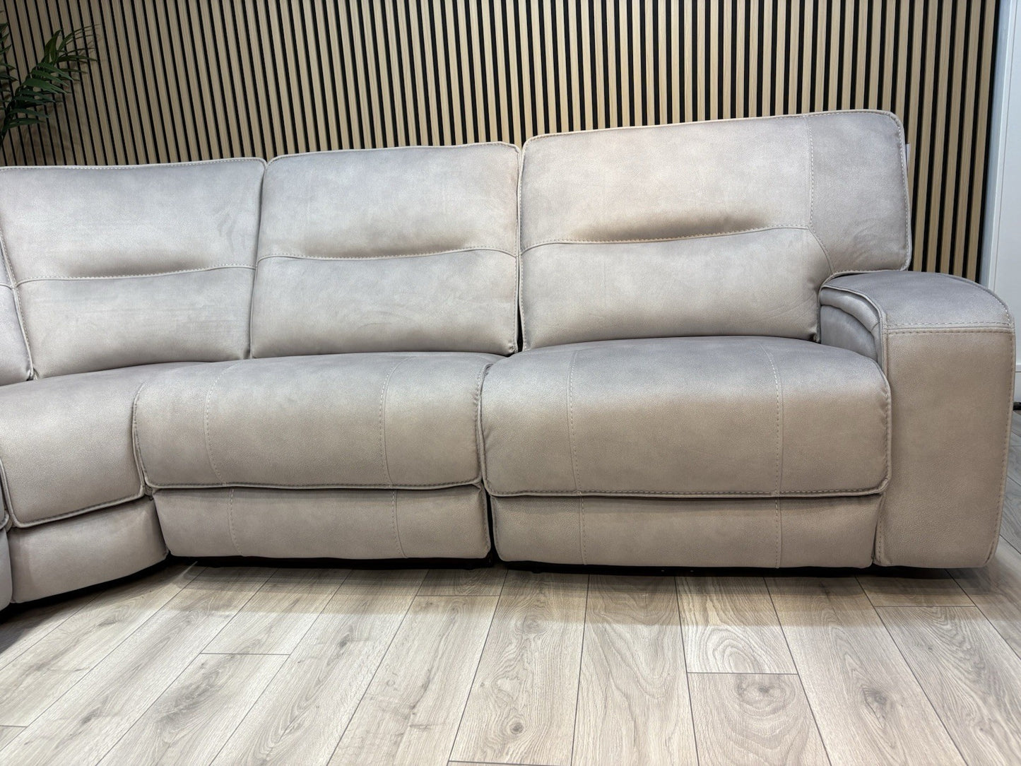 DFS - EXCALIBUR Fabric Large 2 Corner 2 Power Recliner Console Sofa - RRP £3,999