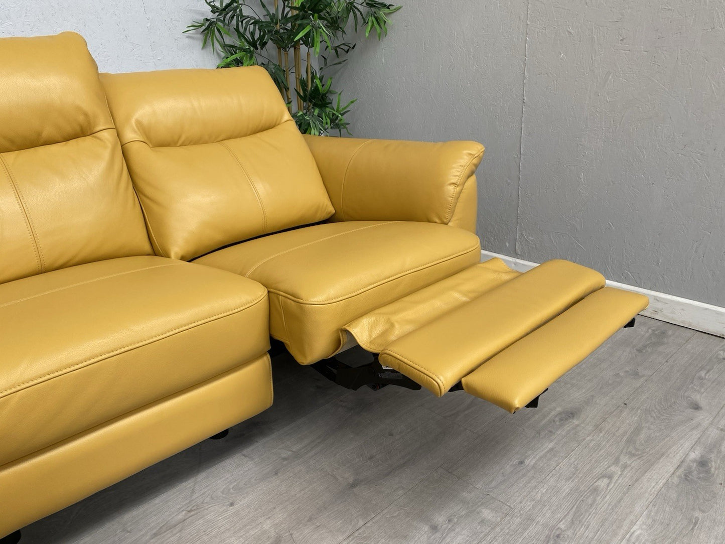 Furniture Village MORGAN Leather Power Recliner LHF Chaise End Sofa - RRP £1,995