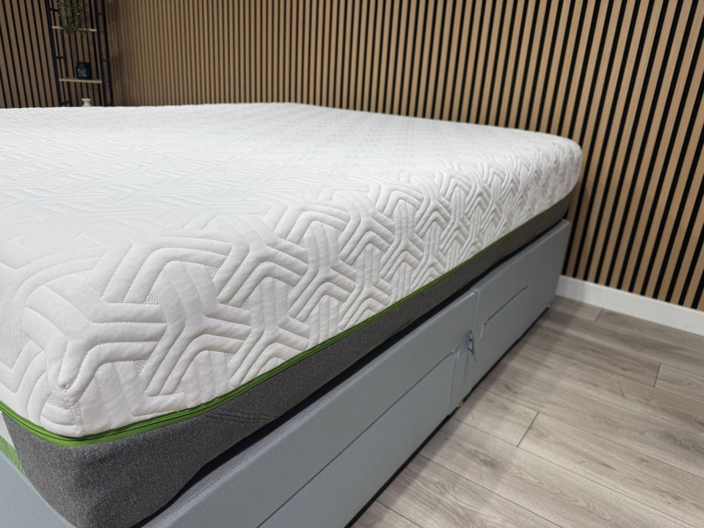 Tempur HYBRID ELITE LUXE Cool Touch 5ft Kingsize Mattress, Medium - RRP £2,399