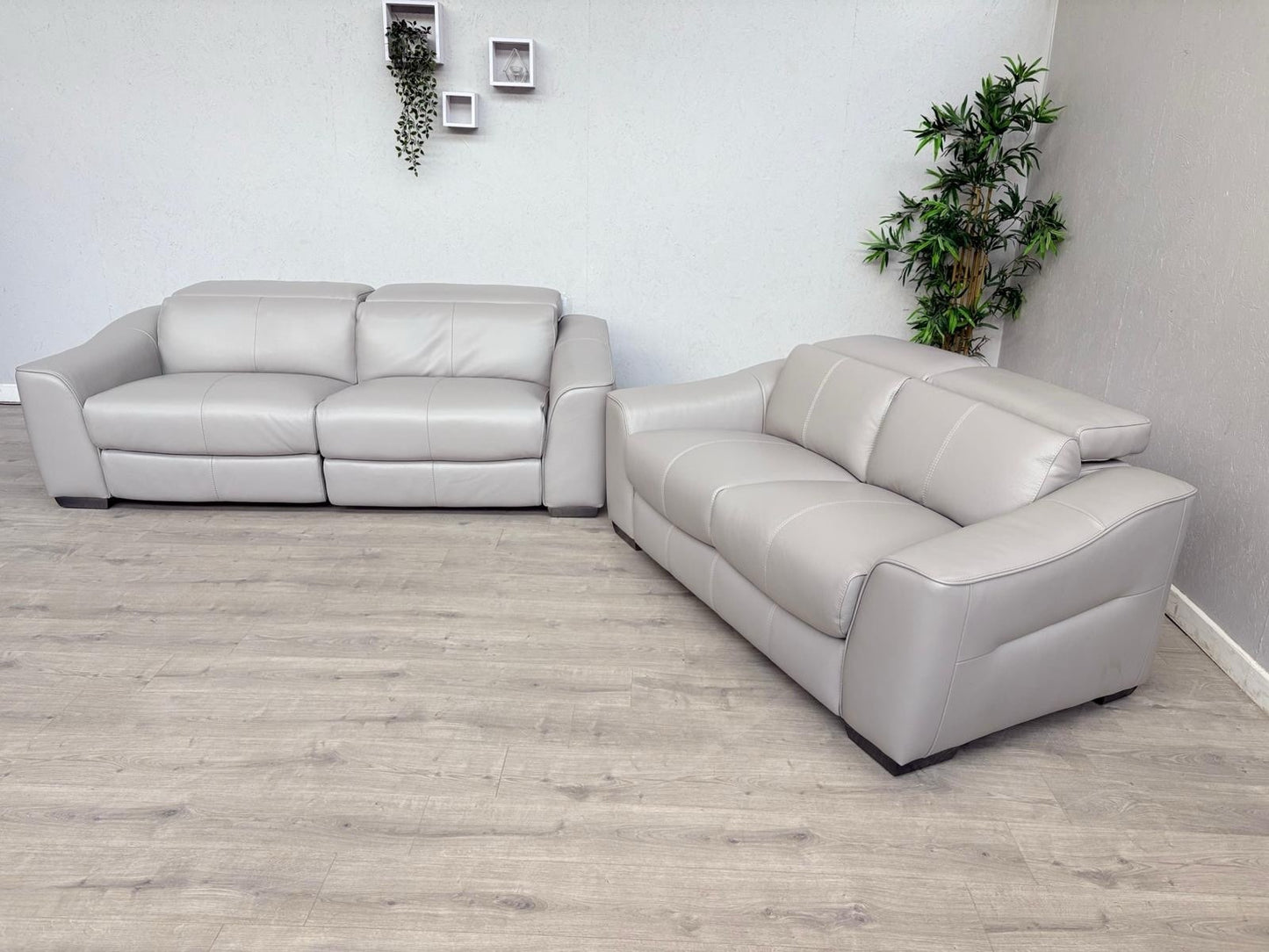 Furniture Village XAVIER Leather 3 + 2 Seater Sofa Set, Power Recliner RRP £4390