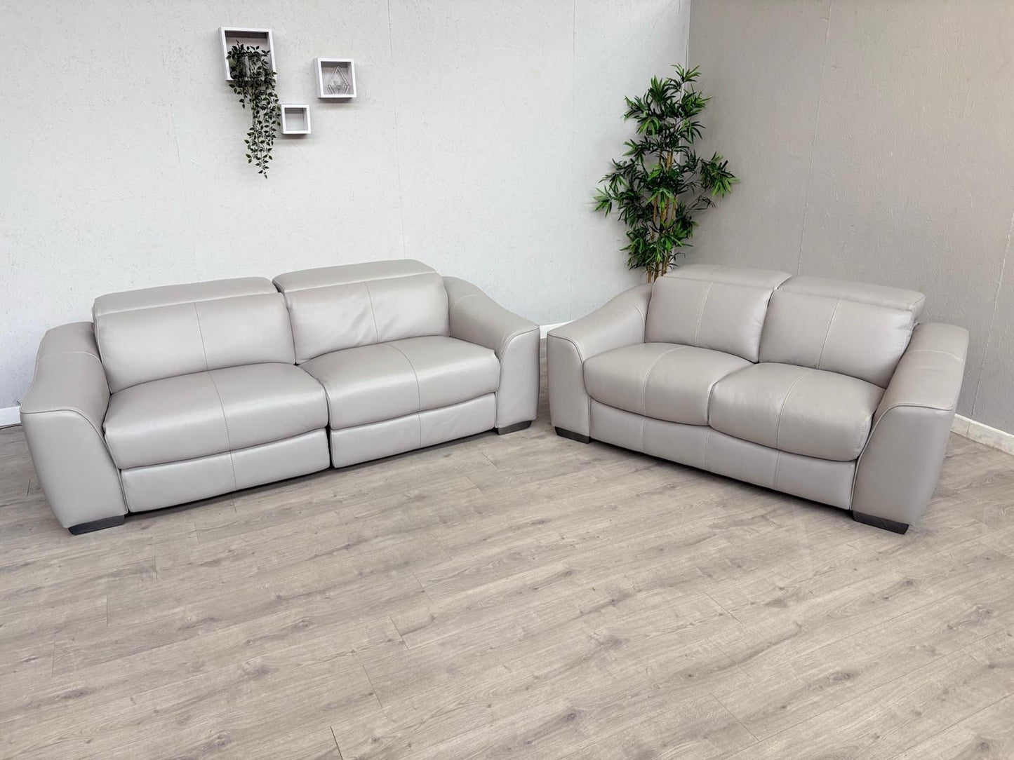 Furniture Village XAVIER Leather 3 + 2 Seater Sofa Set, Power Recliner RRP £4390