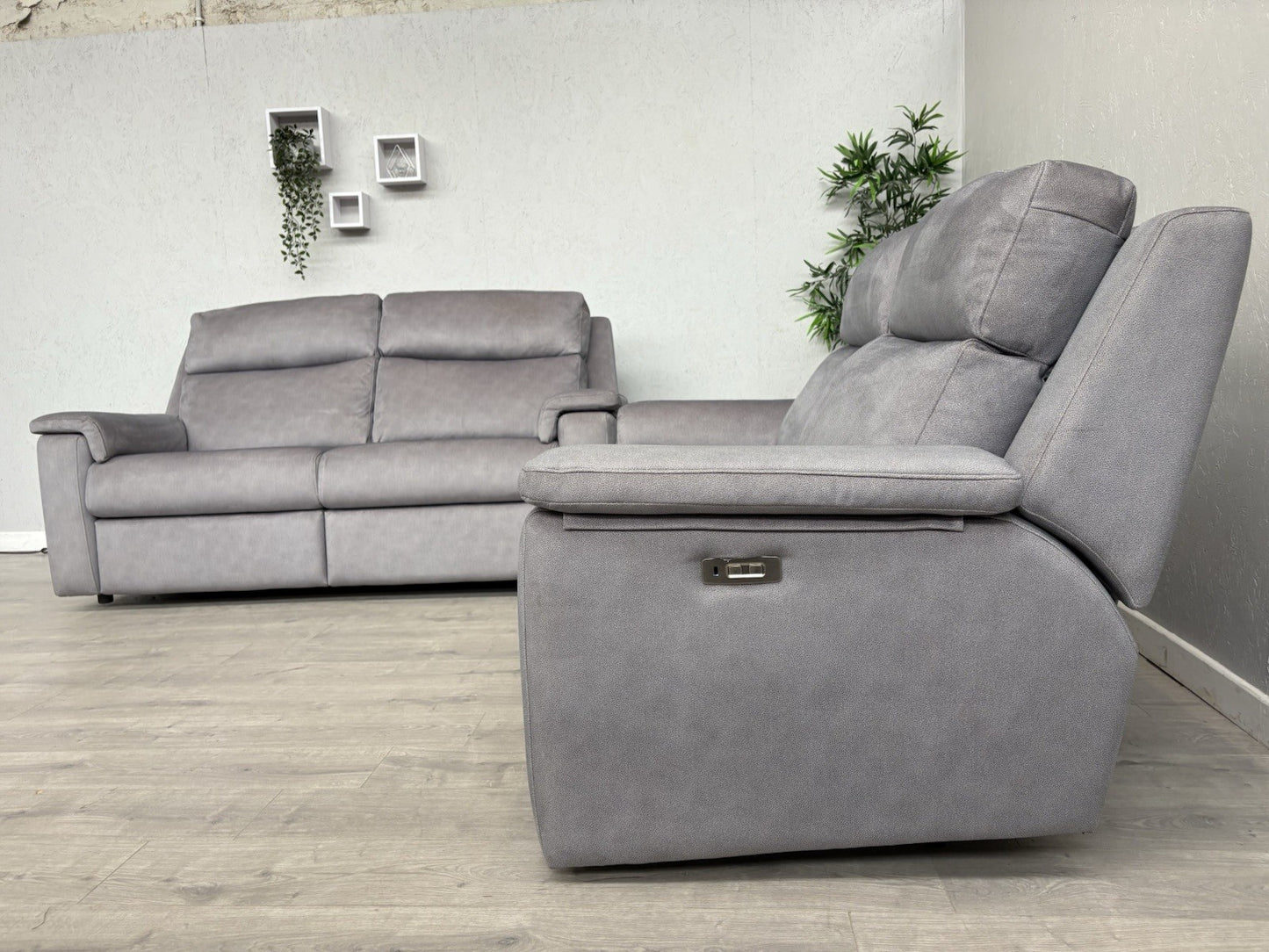 F. Village. G Plan - THORNBURY 3 + 2 Seater Power Recliner Sofa Set - RRP £5,890