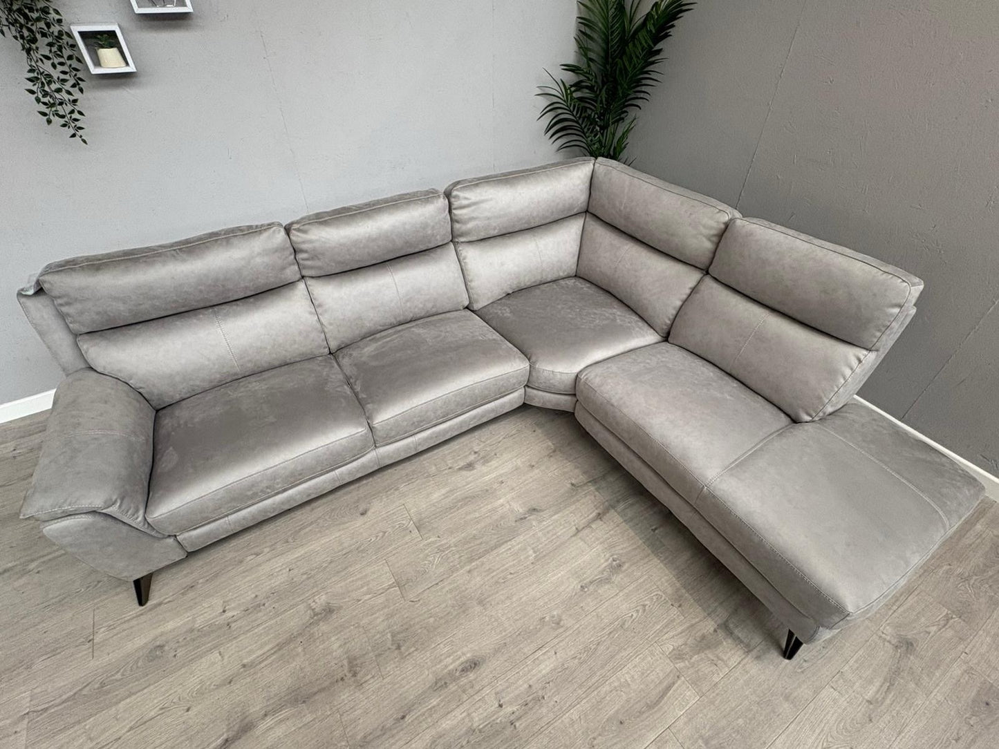 Furniture Village CONTEMPO Fabric RHF Open End Chaise Corner Sofa - RRP £2,295