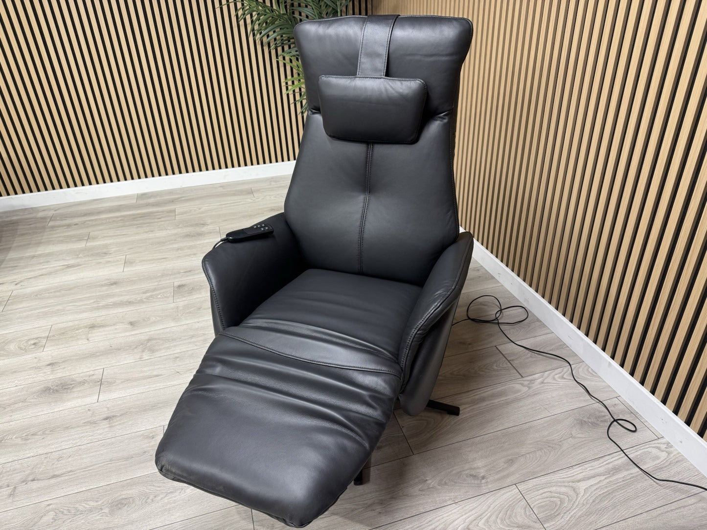 DFS Luxford Express Power Swivel Rise and Recliner Chair - RRP £1299