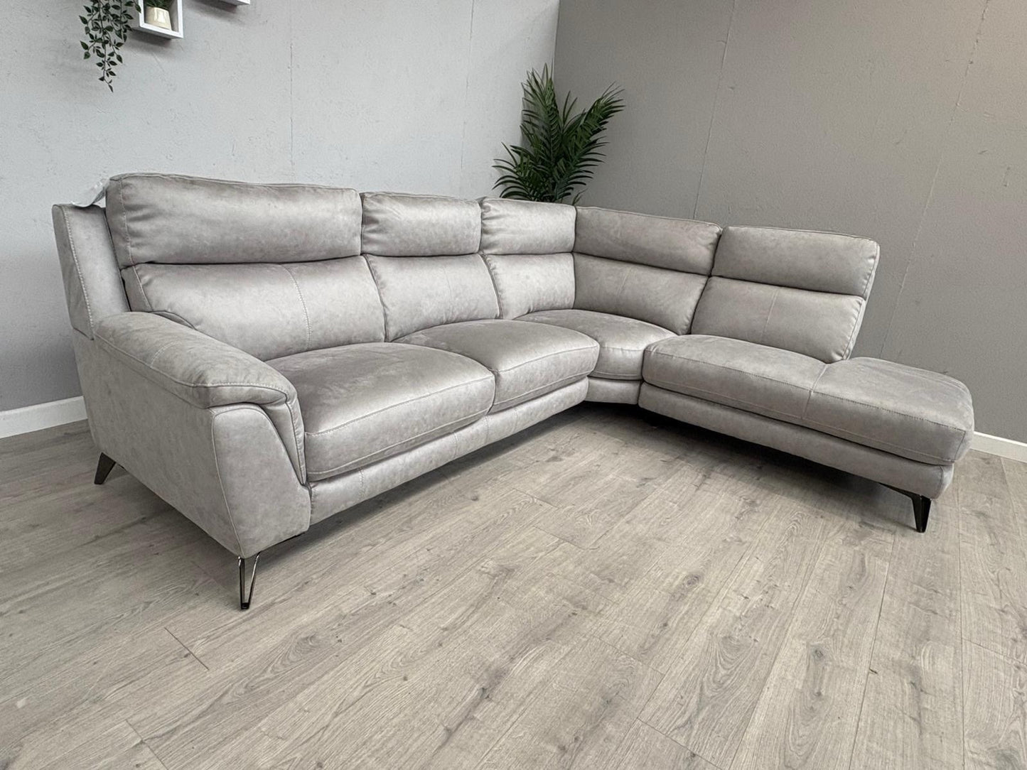 Furniture Village CONTEMPO Fabric RHF Open End Chaise Corner Sofa - RRP £2,295
