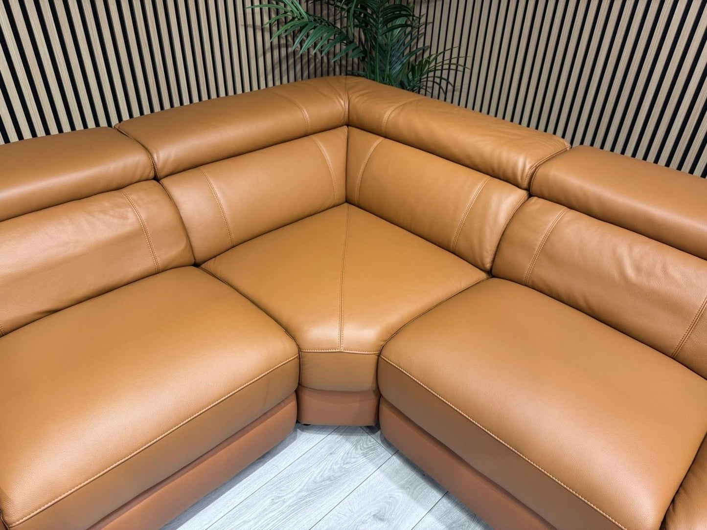 VENICE Leather 2 Corner 2 Power Recliner Sofa + Console - RRP £5,599