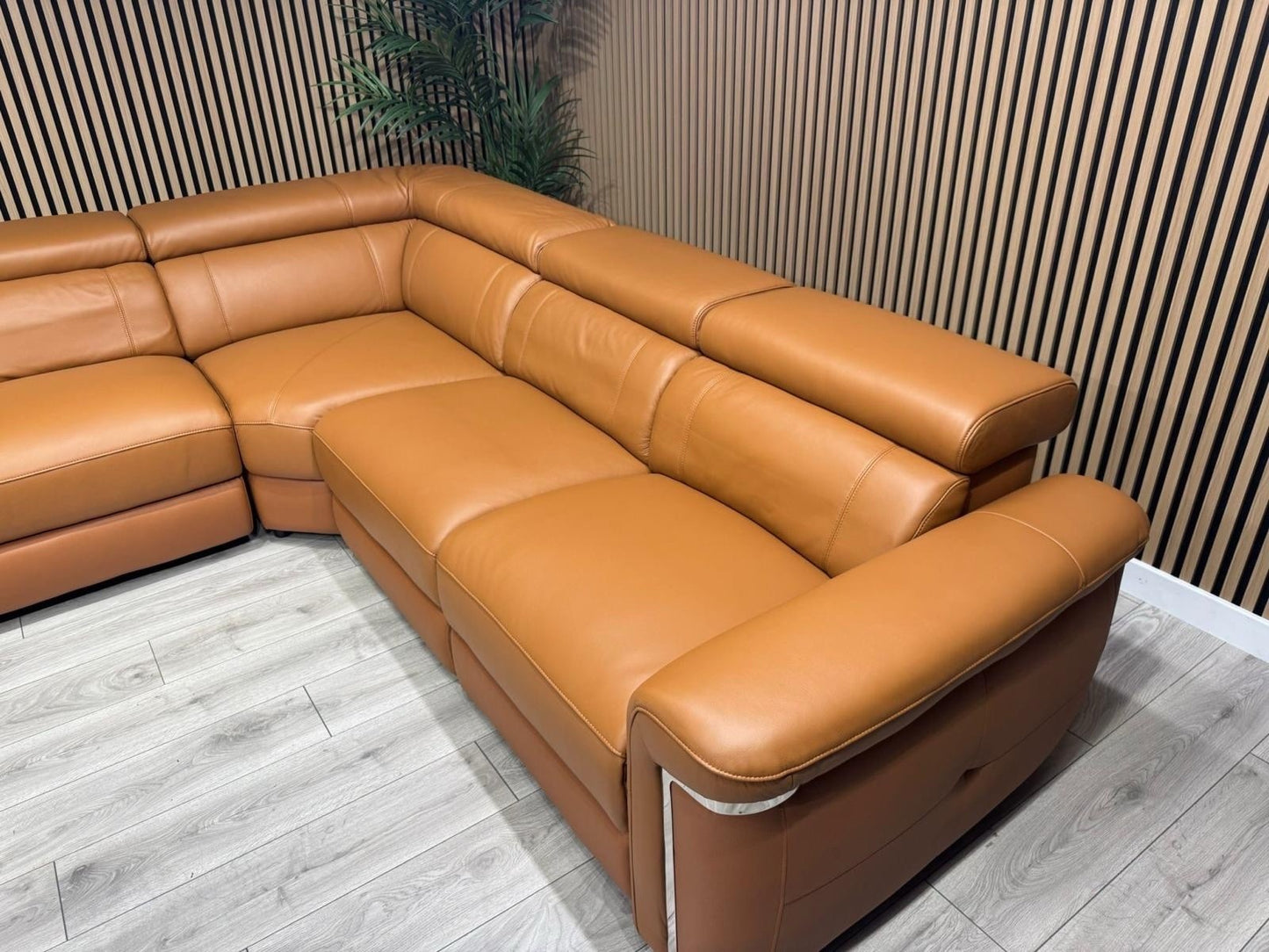 VENICE Leather 2 Corner 2 Power Recliner Sofa + Console - RRP £5,599