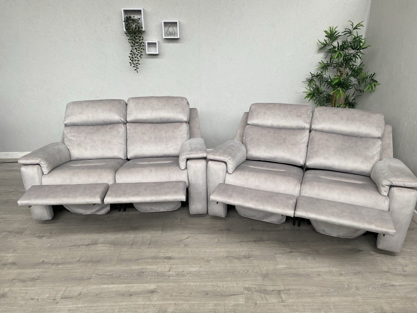 F. Village. G Plan - THORNBURY 2 x 2 Seater Power Recliner Sofa Set - RRP £7,990