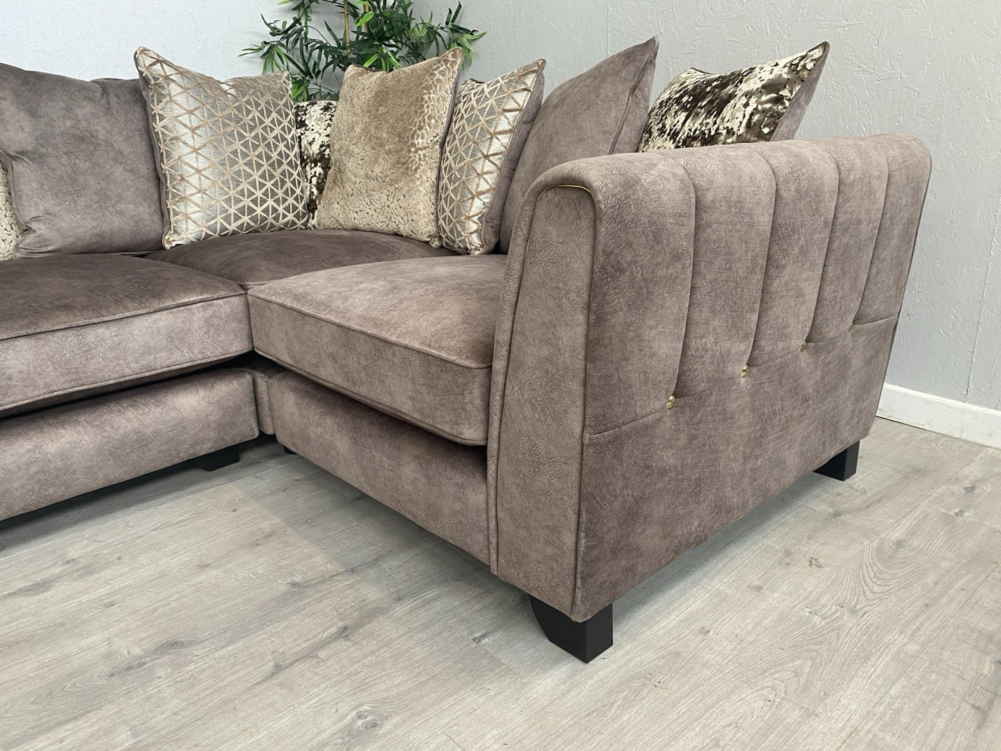 Furniture Village ARIANA Small Fabric RHF Pillow Back Corner Sofa - RRP £3,695
