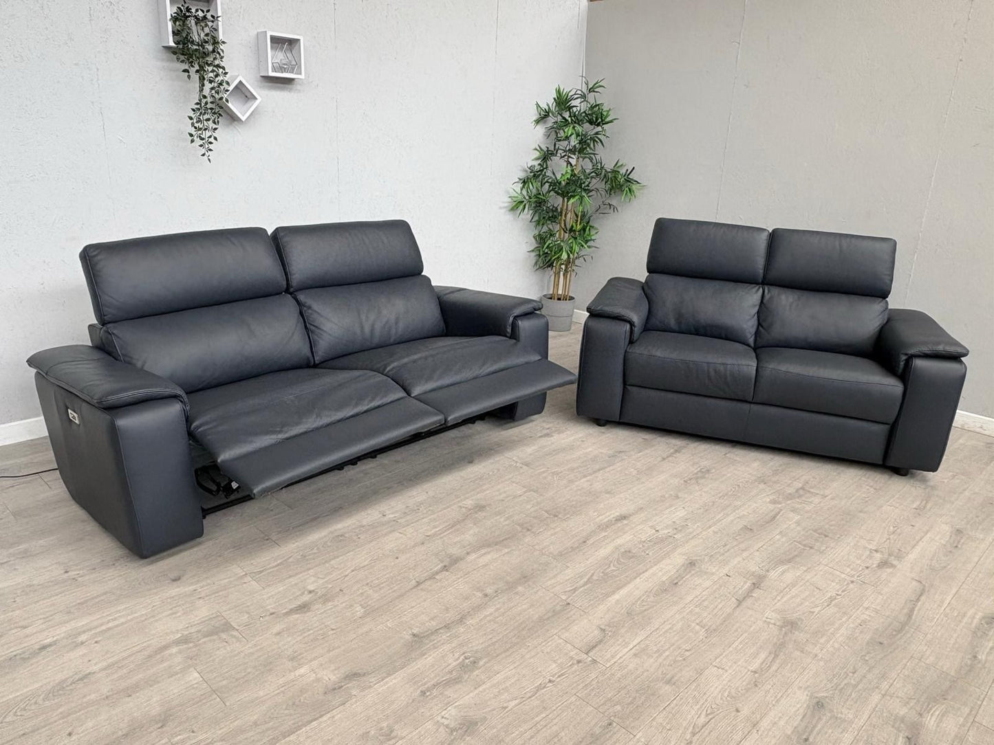F. Village Nicoletti DAVIDE Leather 3 + 2 Seater Sofas, Power Recliner RRP £5240